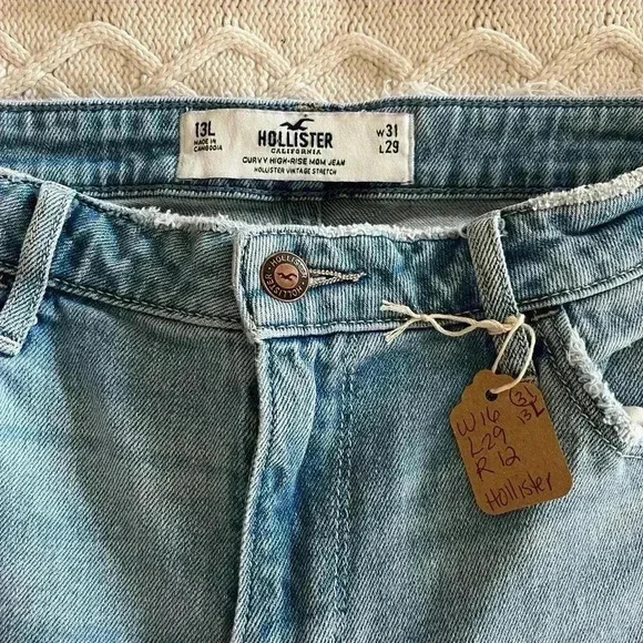 Hollister Curvy High Rise Mom Jean Size 13 - Picture 2 of 16